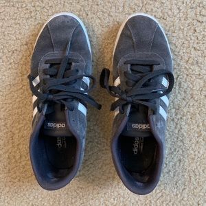 Adidas Sneakers 7.5 Great Condition